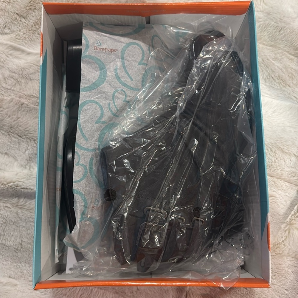 BareTraps Dark Brown Ankle Booties NWOT - Picture 7 of 7